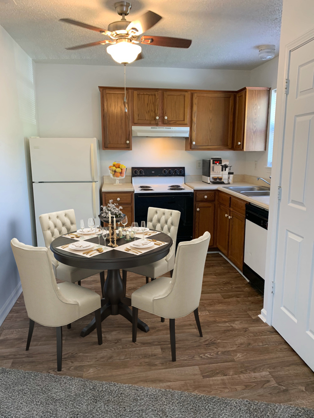 Evansville, IN Apartments Bradford Pointe Apartments Residents