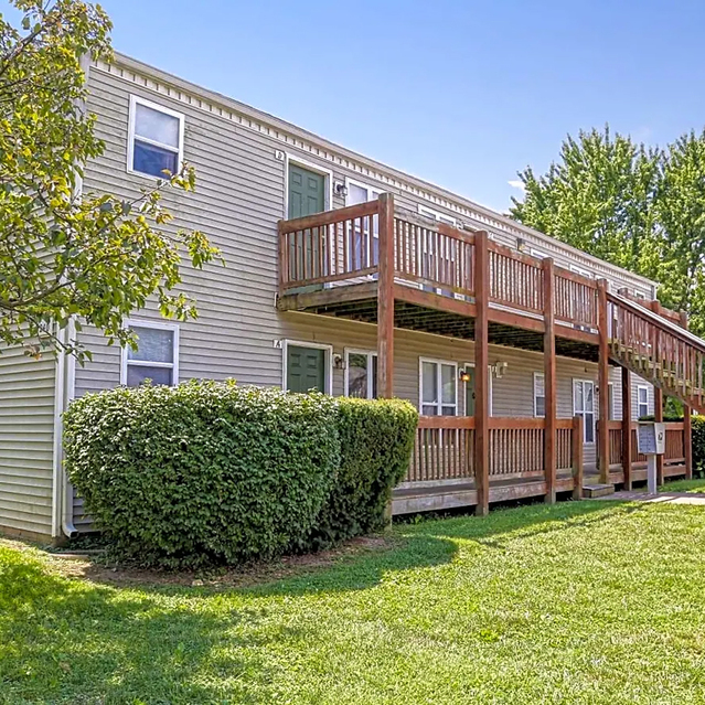 Evansville, IN Apartments Bradford Pointe Apartments Residents