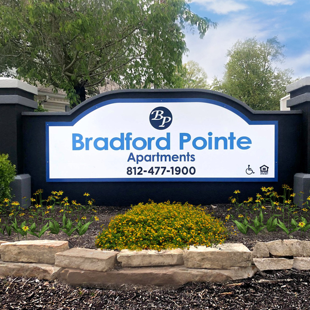 Evansville, IN Apartments Bradford Pointe Apartments Residents
