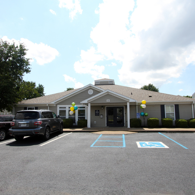 Evansville, IN Apartments Bradford Pointe Apartments Residents