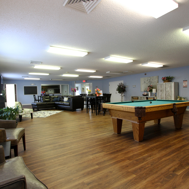 Evansville, IN Apartments Bradford Pointe Apartments Residents